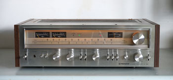 Click for more pictures! Pioneer SX-780 Vintage Receiver