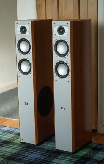 Click for more pictures! Welling Elegance 4F Compact Floorstanders