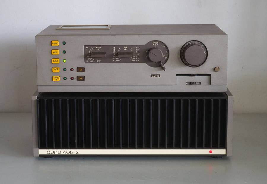 Click for more pictures! Quad 44 Preamp and 405-2 Power Amp