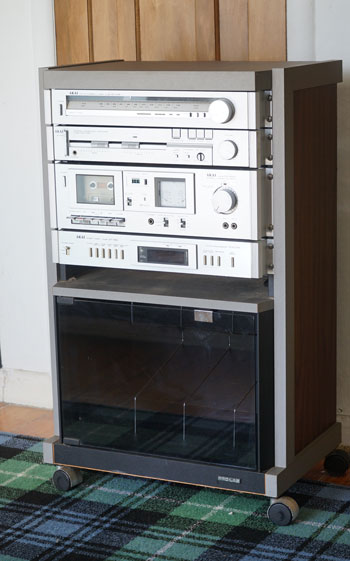 Click for more pictures! Akai Rack System