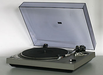 Technics SL-1700 Direct Drive Turntable