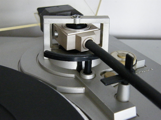 Hitachi HT40S Direct Drive Turntable picture 6
