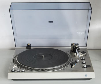 Click for more pictures! Technics SL-1600 MK1 Direct Drive Turntable