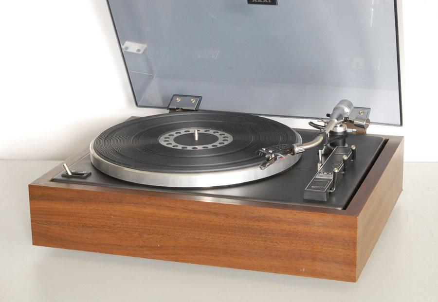 Akai AP-004 Belt Drive Turntable