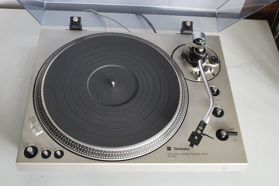 Technics SL-1600 MK1 Direct Drive Turntable picture 2